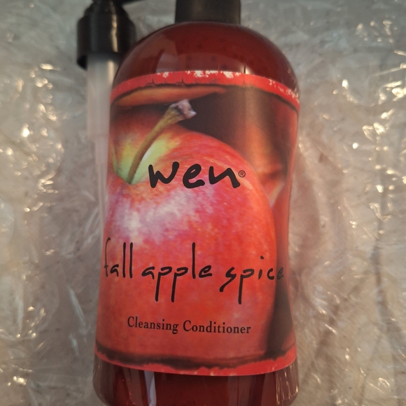 WEN Hair Conditioner Set - Red and Green Bottles - Picture 4 of 5